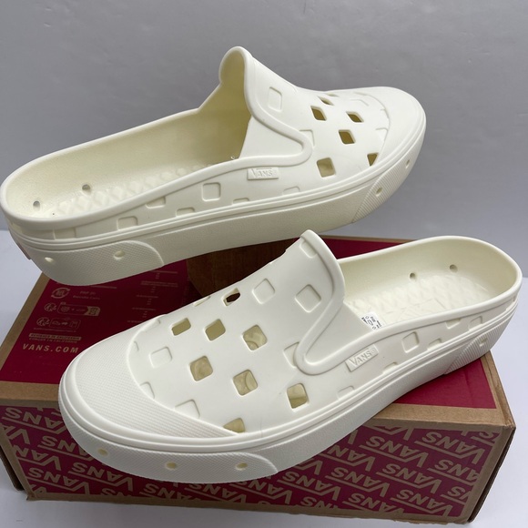Vans Men’s Slip-On Mule Trk
Marshmallow
VN0005V8FS8 Cream Perforated Mules - Picture 9 of 16